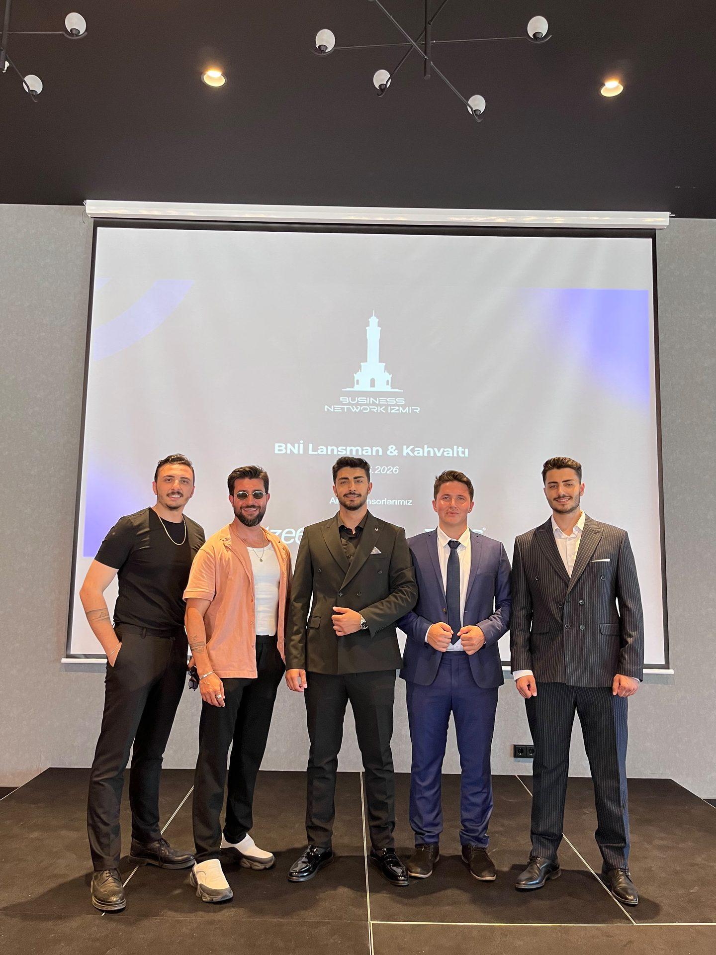 İzmir Business Network üyeleri bir buluşmada